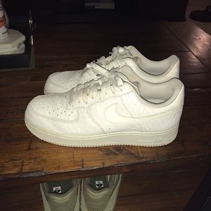 Nike Air Force 1 LV8 Triple White Croc